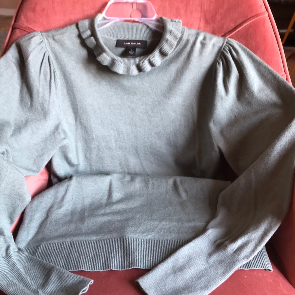 Ann Taylor sweater.. so soft size M